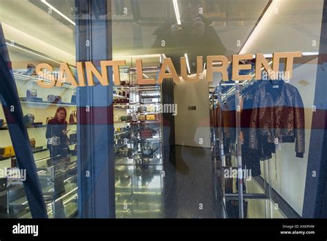 Geschäfte für SAINT LAURENT in Hamburg .